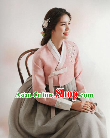 Korean Traditional Hanbok Wedding Mother Embroidered Pink Blouse and Grey Dress Outfits Asian Korea Fashion Costume for Women