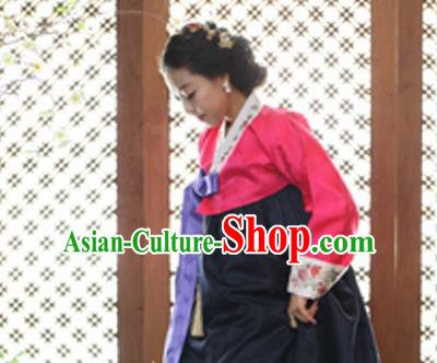 Korean Traditional Mother Hanbok Garment Rosy Blouse and Black Dress Asian Korea Fashion Costume for Women