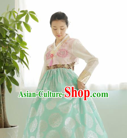 Korean Traditional Court Hanbok Garment Light Pink Blouse and Green Dress Asian Korea Fashion Costume for Women