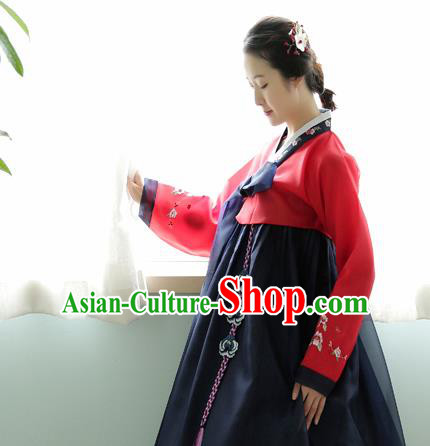 Korean Traditional Court Hanbok Garment Red Blouse and Black Dress Asian Korea Fashion Costume for Women