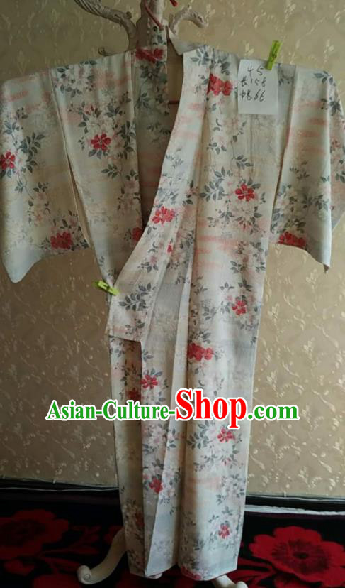 Traditional Japan Geisha Printing Flowers White Silk Furisode Kimono Asian Japanese Fashion Apparel Costume for Women