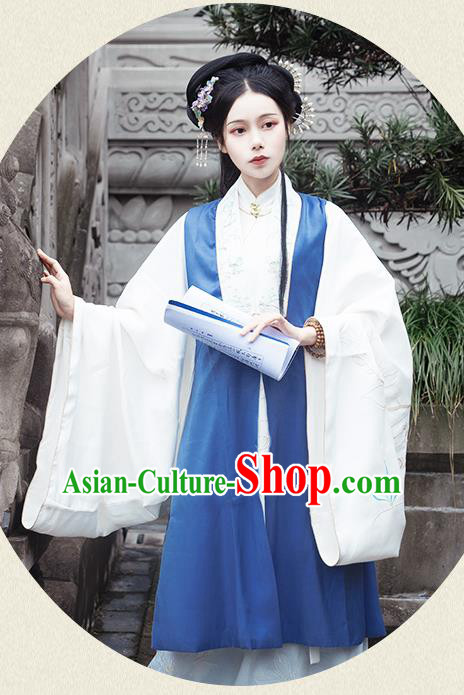 Chinese Traditional Ming Dynasty Young Mistress Embroidered Dress Ancient Patrician Duchess Historical Costume for Women