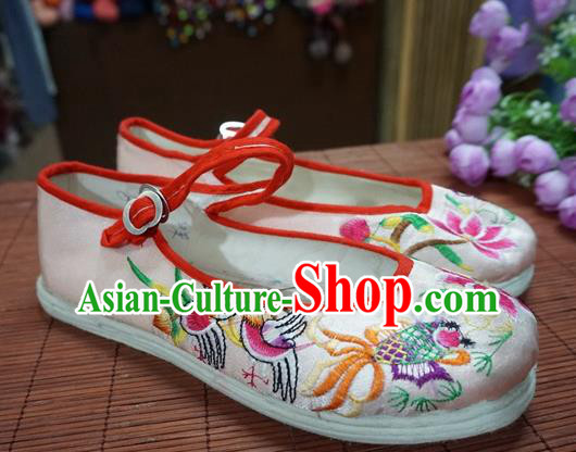 Traditional Chinese Ethnic White Embroidered Shoes Handmade Yunnan National Shoes Wedding Shoes for Women