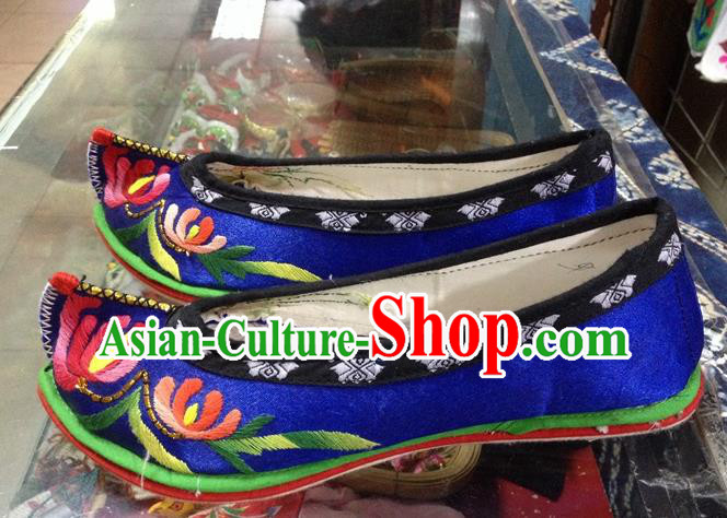 Traditional Chinese Wedding Blue Embroidered Chrysanthemum Shoes Princess Shoes National Shoes Hanfu Shoes for Women