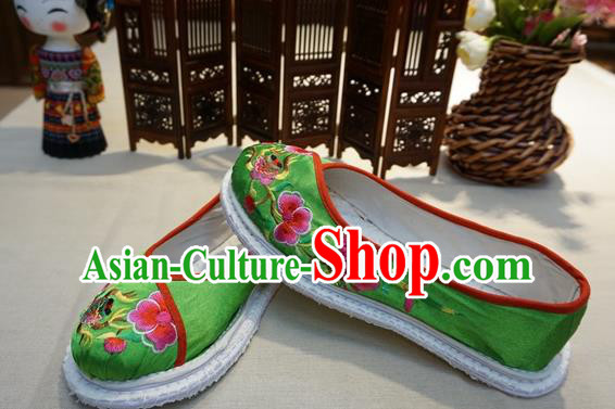 Traditional Chinese Ethnic Embroidered Butterfly Flower Green Shoes Handmade Yunnan National Shoes Wedding Shoes for Women