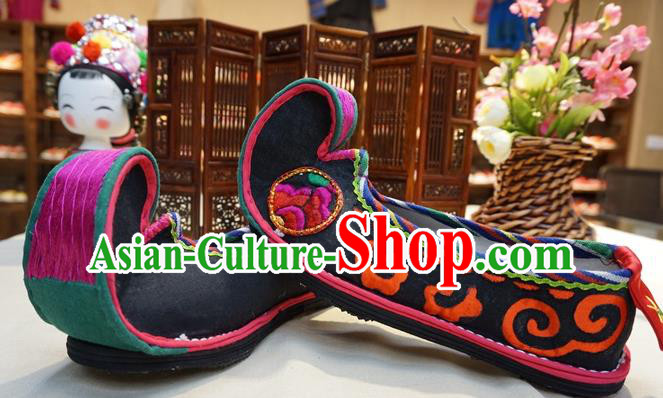 Traditional Chinese Handmade Ethnic Black Embroidered Shoes Yunnan National Shoes Wedding Shoes for Women