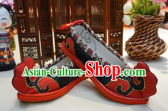 Traditional Chinese Handmade Ethnic Black Embroidered Shoes Yunnan National Shoes Wedding Shoes for Women