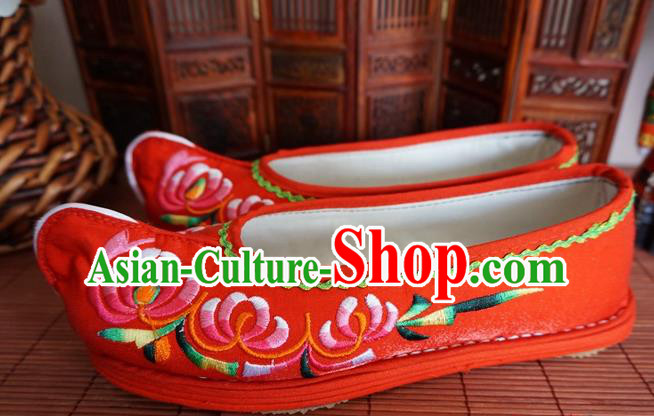 Traditional Chinese Handmade Ethnic Red Shoes Yunnan National Shoes Wedding Embroidered Shoes for Women