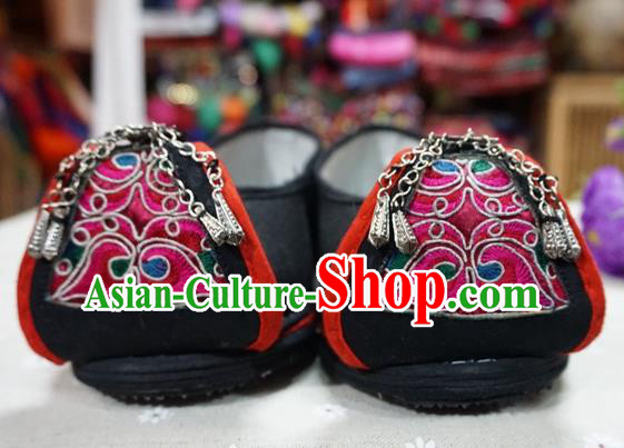 Traditional Chinese Ethnic Black Shoes Embroidered Shoes Yunnan National Wedding Shoes for Women