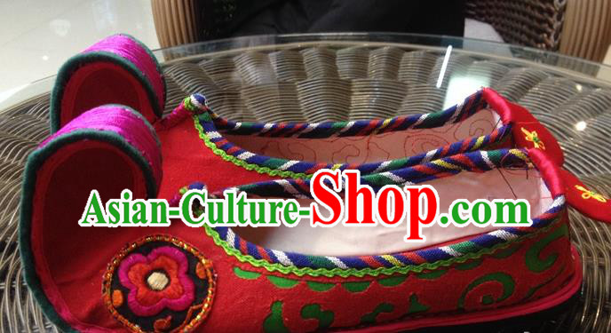 Traditional Chinese Ethnic Shoes Red Embroidered Shoes Yunnan National Wedding Shoes for Women