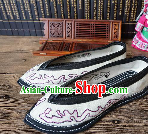 Traditional Chinese Ethnic White Cloth Shoes Handmade Yunnan National Shoes Hanfu Dress for Women