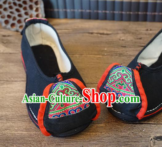 Traditional Chinese Yunnan Ethnic Embroidered Shoes Handmade National Black Shoes Hanfu Dress for Women