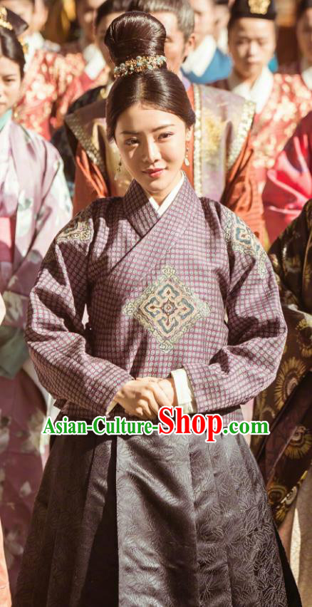 Chinese Ancient Drama Ming Dynasty Court Harem Hu Shanxiang Replica Costumes and Headpiece Complete Set