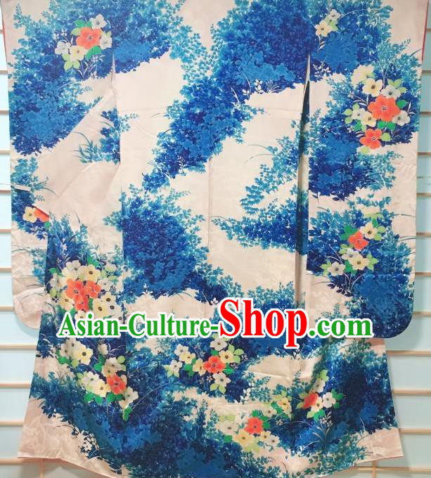 Traditional Japanese White Furisode Kimono Japan Classical Flowers Pattern Yukata Dress Costume for Women