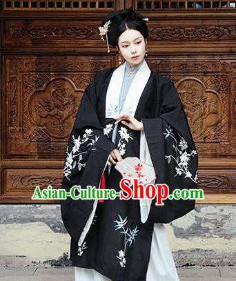 Chinese Traditional Ming Dynasty Historical Costume Ancient Royal Countess Embroidered Black Cloak for Women