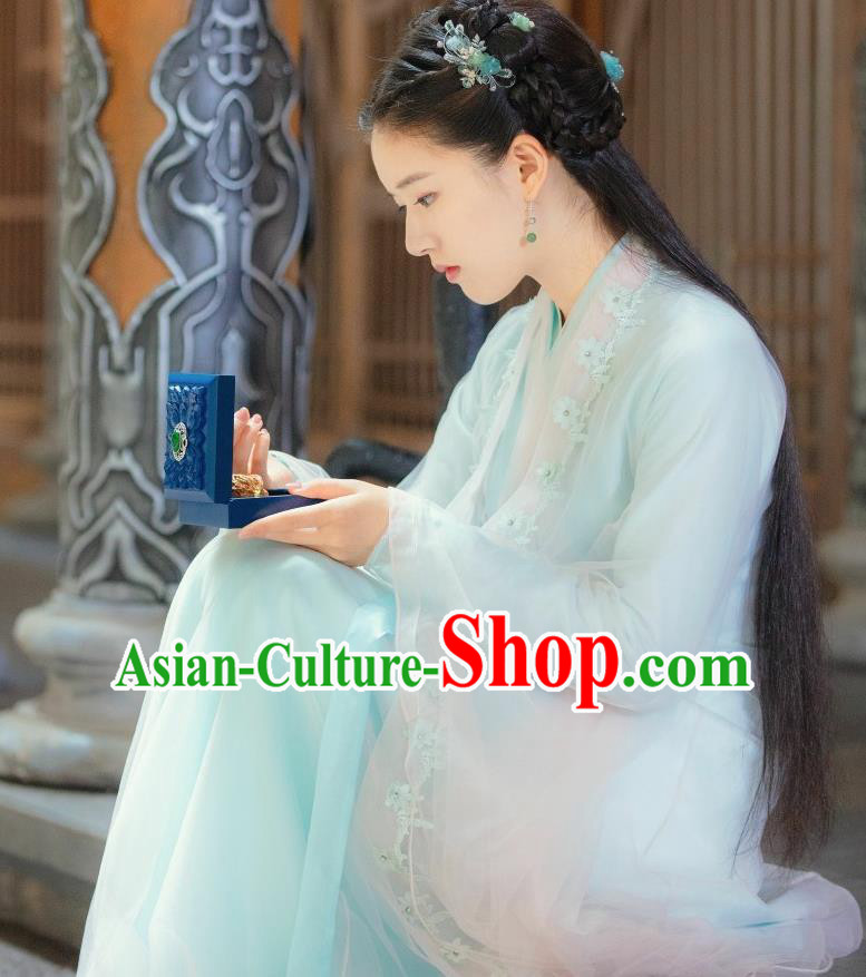 Chinese Drama Love Better Than Immortality Ancient Female Swordsman Chun Hua Historical Costume and Headpiece for Women