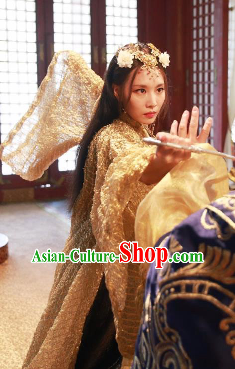 Chinese Ancient Swordswoman Historical Costumes Drama Cover the Sky Qin Di Golden Hanfu Dress and Hair Accessories