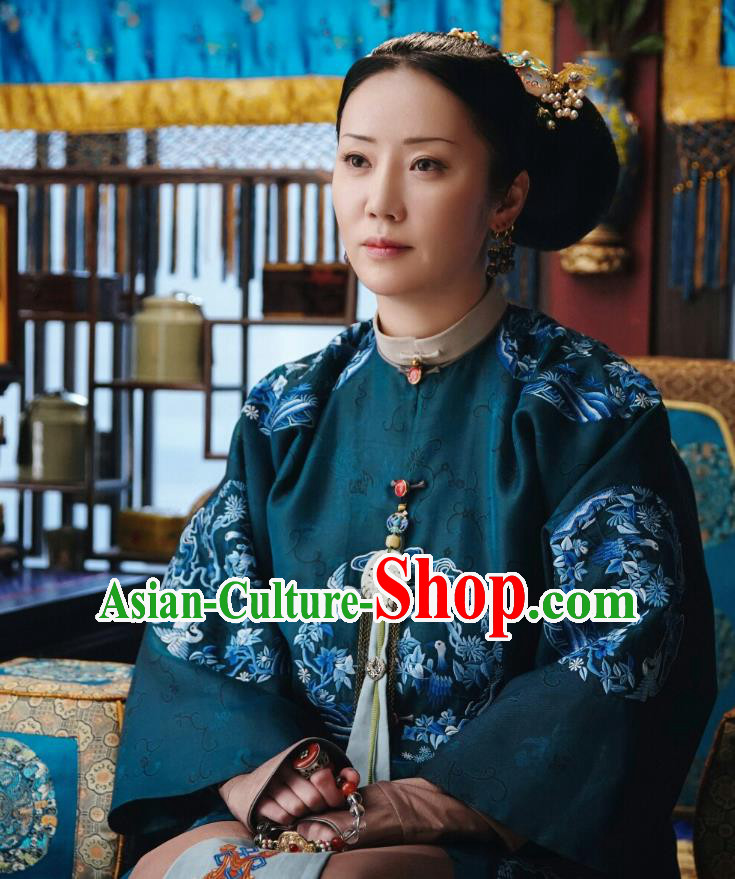 Chinese Ancient Royal Rani Apparels Garment Court Manchu Green Qipao Dress and Headpieces Drama Dreaming Back to the Qing Dynasty Court Costumes