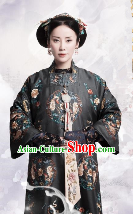 Chinese Ancient Garment Manchu Imperial Consort Apparels Black Qipao Dress and Hair Jewelries Drama Dreaming Back to the Qing Dynasty Concubine De Costumes