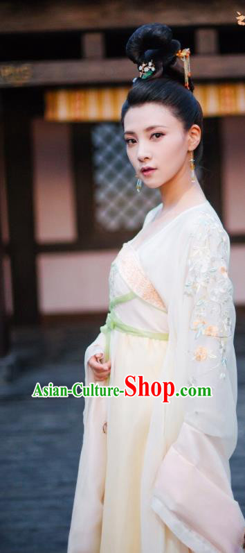 Chinese Wuxia Drama Ancient Princess Garment The King of Blaze Costumes Apparels Infanta Pei Luoqing Beige Hanfu Dress and Hair Accessories