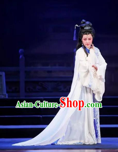 Tong Que Tai Chinese Shaoxing Opera Young Beauty Apparels Costumes and Headpieces Yue Opera Hua Tan Diao Chan White Dress Garment