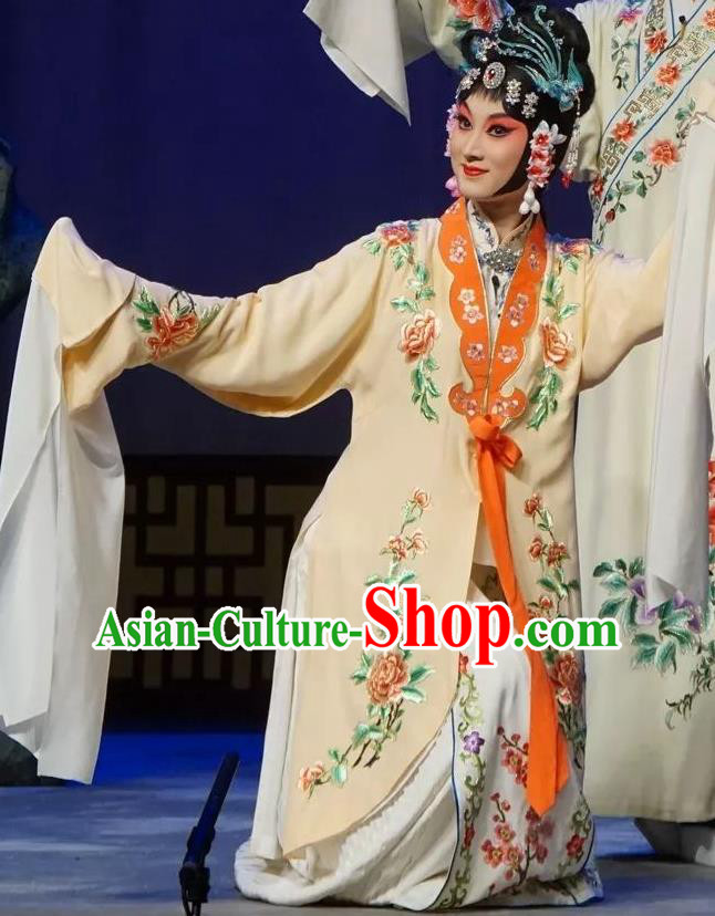 Chinese Kun Opera Noble Lady Dress Costumes and Headdress On A Wall and Horse Kunqu Opera Diva Li Qianjun Garment Apparels