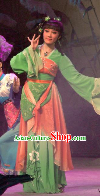 Chinese Shaoxing Opera Young Lady Green Dress Garment The Legend of Pearl Zhen Zhu Chuan Qi Yue Opera Xiao Dan Costumes Village Girl Apparels and Headpieces