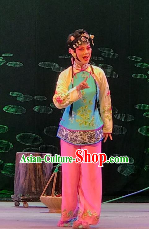 Chinese Beijing Opera Country Woman Garment Hong Ling Yan Costumes and Hair Accessories Traditional Peking Opera Xiaodan Dress Village Girl Li Fengjie Apparels