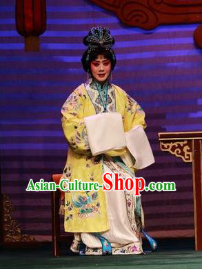 Chinese Beijing Opera Diva Young Female Apparels Costumes and Headpieces Tai Zhen Wai Zhuan Traditional Peking Opera Actress Yang Yuhuan Garment Yellow Dress