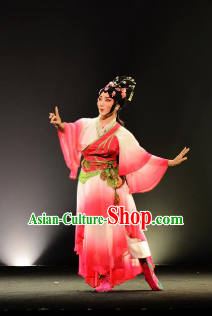 Chinese Beijing Opera Young Beauty Chang E Apparels Costumes and Headpieces Goddess of the Moon Traditional Peking Opera Actress Rosy Dress Garment