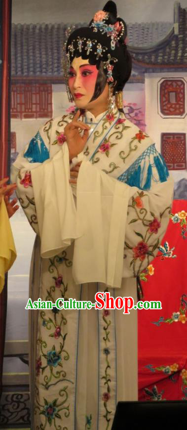 Chinese Cantonese Opera Actress Liu Yuyan Garment Hua Tian Ba Xi Hairpin Costumes and Headdress Traditional Guangdong Opera Young Beauty Apparels Diva White Dress