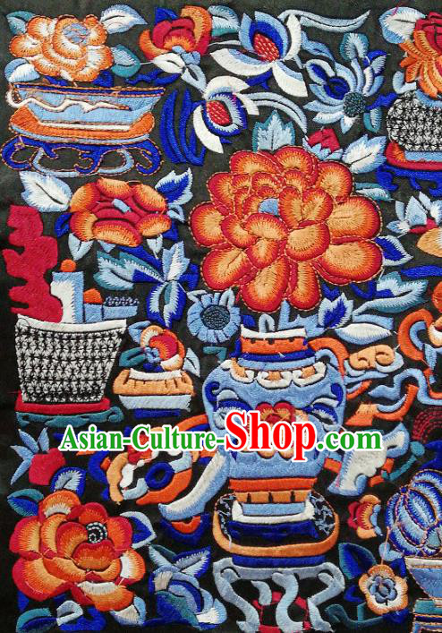 Chinese Traditional Embroidered Flowers Pattern Black Cloth Patch Decoration Embroidery Craft Embroidered Accessories