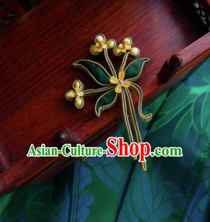 Chinese Classical Cheongsam Silk Fragrans Brooch Traditional Hanfu Accessories Handmade Golden Bell Tassel Breastpin Pendant for Women