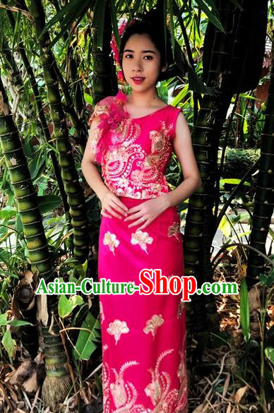 Traditional Chinese Dai Nationality Embroidered Rosy Outfit Costumes Dai Ethnic Dance Blouse and Straight Skirt with Tippet Veil