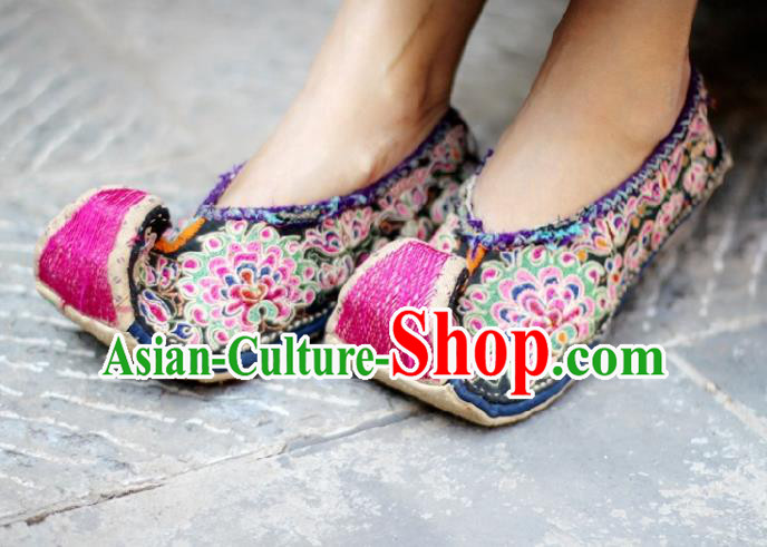 Asian Chinese Yunnan Ethnic Princess Shoes National Shoes Embroidered Shoes Traditional China Embroidery Shoes for Women