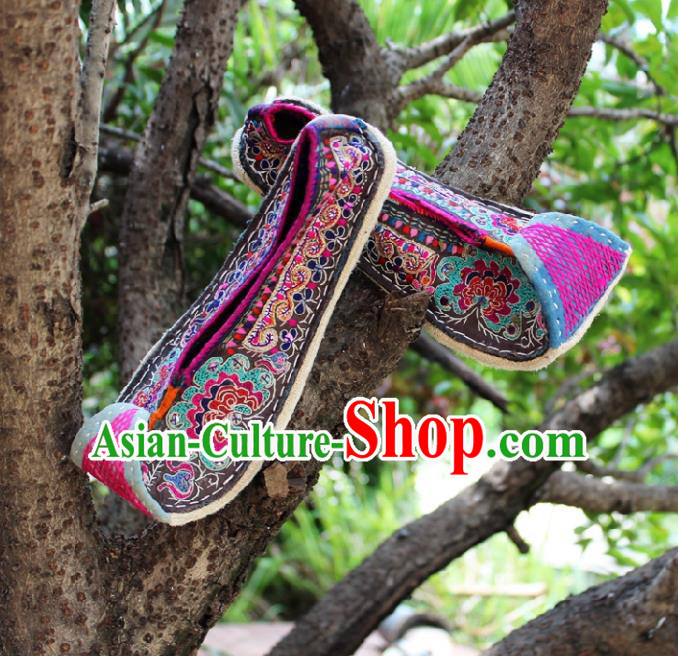 Asian Chinese Handmade Black Cloth Shoes National Shoes Embroidered Shoes Traditional Yunnan Ethnic Embroidery Flowers Shoes for Women