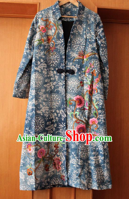 Traditional Chinese Embroidered Coat National Costume Tang Suit Batik Garment Overcoat for Women