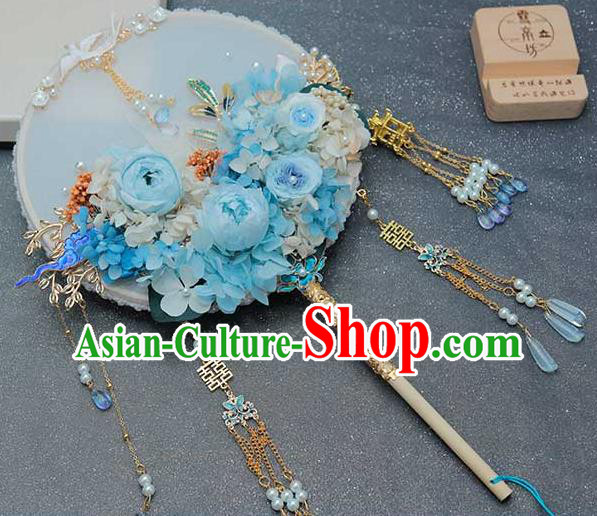 China Classical Dance Blue Silk Rose Fan Handmade Wedding Palace Fan Traditional Bride Circular Fan
