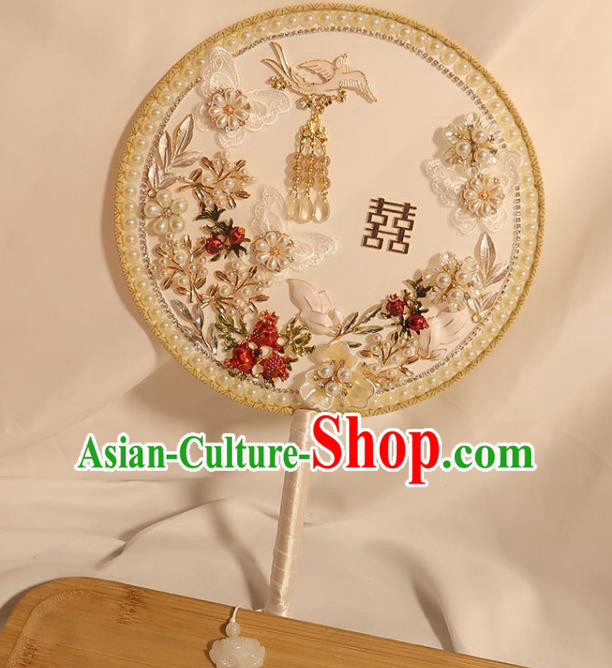 China Traditional Wedding Shell Flowers Circular Fan Classical Dance Silk Fan Handmade Bride Lace Butterfly Palace Fan