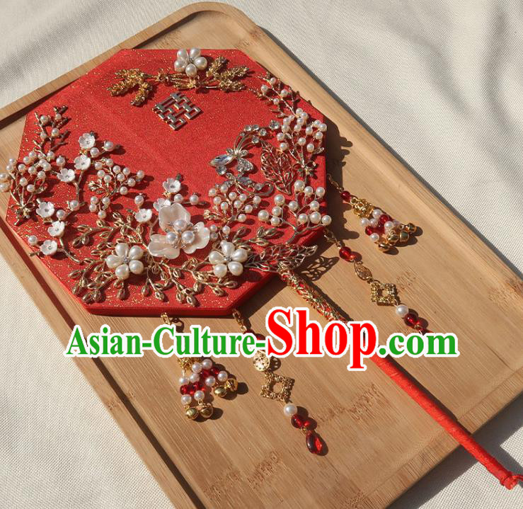 China Classical Dance Golden Bells Tassel Fan Handmade Bride Red Palace Fan Traditional Wedding Shell Flowers Fan