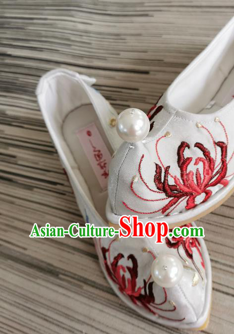 Handmade Chinese Traditional Ming Dynasty Hanfu Shoes Satin Shoes White Embroidered Shoes