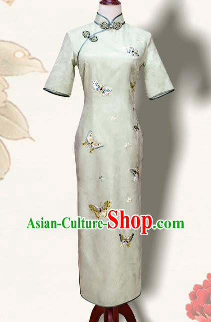 China Traditional Embroidered Cheongsam Costume Embroidery Butterfly Light Green Silk Qipao Dress