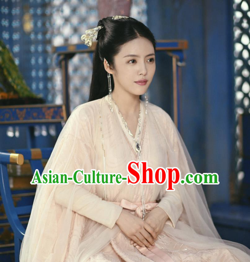 China Romance Drama The Blessed Girl Yin Zhuang Costumes Traditional Clothing Ancient Swordswoman Garment and Headpiece