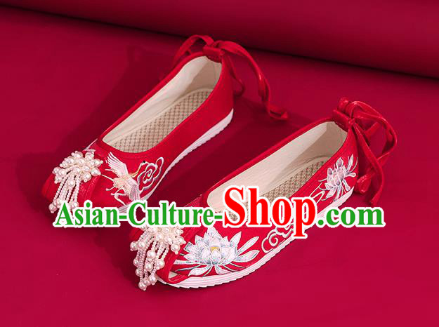 China Red Embroidered Epiphyllum Shoes Traditional National Cloth Shoes Classical Beads Tassel Shoes