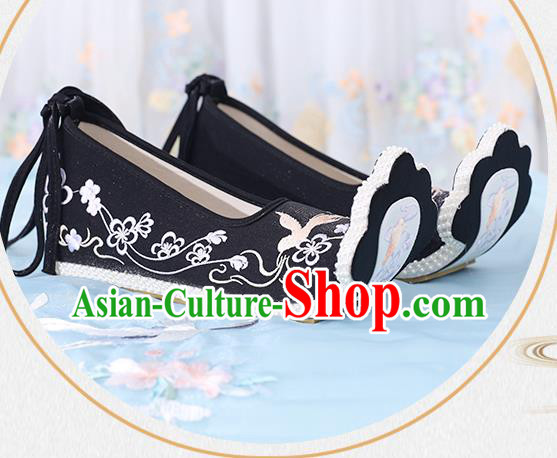 China Traditional Tang Dynasty Court Black Cloth Shoes Ancient Princess Embroidered Shoes