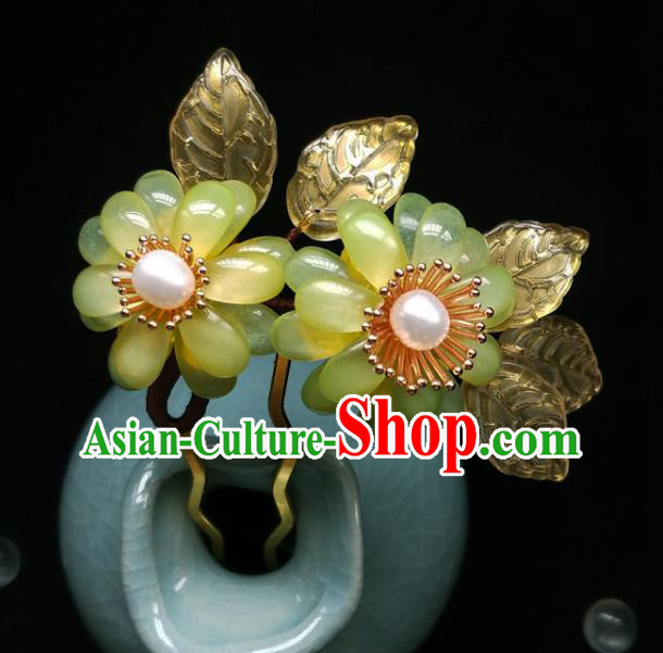 China Ancient Palace Lady Hairpin Traditional Ming Dynasty Green Chrysanthemum Hair Stick