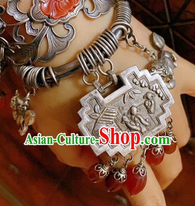 Handmade Chinese Silver Lock Bracelet Accessories Traditional Culture Jewelry Agate Tassel Bangle