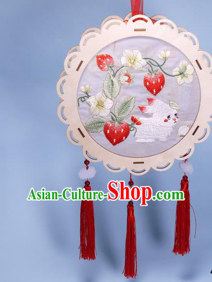China Handmade Flower Drum Lantern Embroidered Portable Lantern Embroidery Strawberry Rabbit Silk Lamp