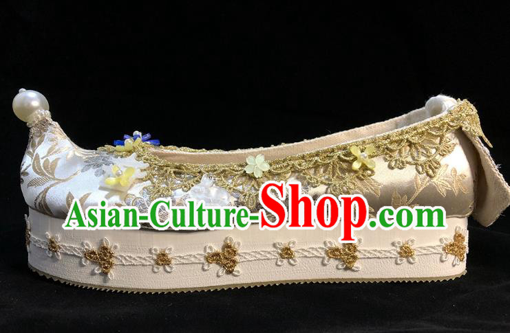 China Ancient Princess Lace Shoes Traditional Ming Dynasty Hanfu Shoes Classical White Brocade Shoes