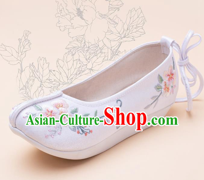 China Traditional Hanfu Shoes Ming Dynasty Women Shoes Classical Embroidered White Cloth Shoes